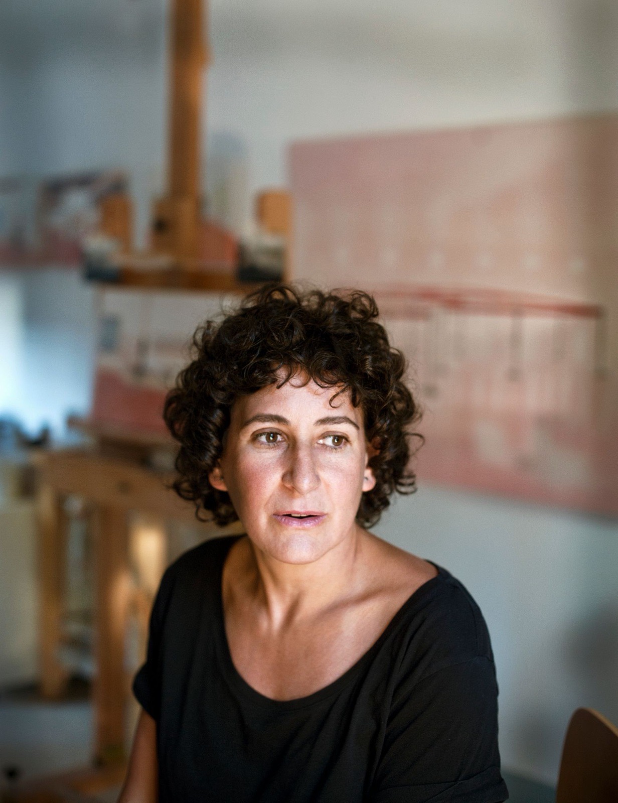 Retrato de Teresa Moro en su estudio